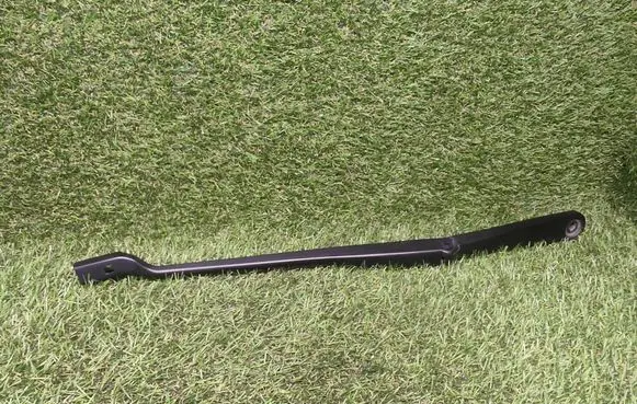 BMW 5 G30 G31 G38 Front wiper blade arm W60624