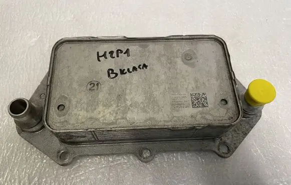 Mercedes-Benz B W247 Oil filter mounting bracket 