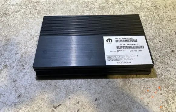 Dodge Challenger Sound amplifier 68425658AB 26777Y TELAA306814660