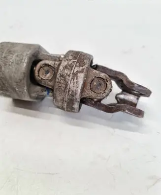 Volkswagen PASSAT B5 Steering column universal joint 