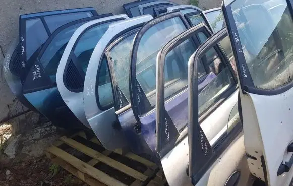 Ford Mondeo MK II Rear door grey