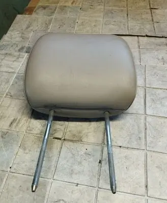 Chrysler Pacifica Front seat headrest 
