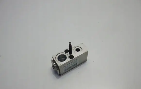 Mercedes-Benz Vito Viano W447 Air conditioning (A/C) expansion valve A4478350400