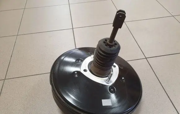 Opel Vivaro Brake booster 93861713