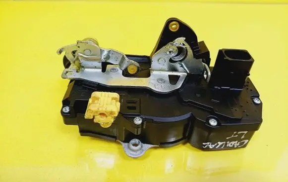 Cadillac CTS Rear door lock L10373668
