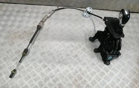 Ford Focus Gear shifter/selector BV6P7K004MB