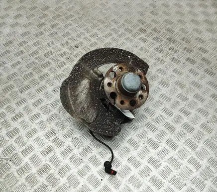 Mercedes-Benz CLS C218 X218 Front wheel hub A2183300125