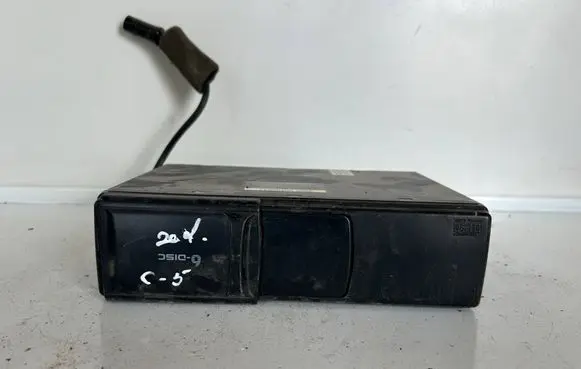 Audi A6 S6 C5 4B CD/DVD changer 4B0035111B