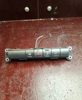 Chrysler PT Cruiser Hazard light switch 12861849 1000660019 P04602662AE