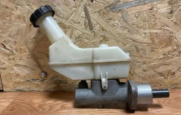 Nissan Micra Master brake cylinder 8200129956