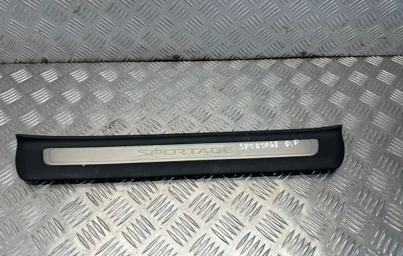 KIA Sportage Front sill trim cover 85884F1500