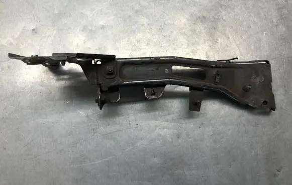 Audi A4 S4 B9 Fender mounting bracket 8W0821136B 8W0821184A