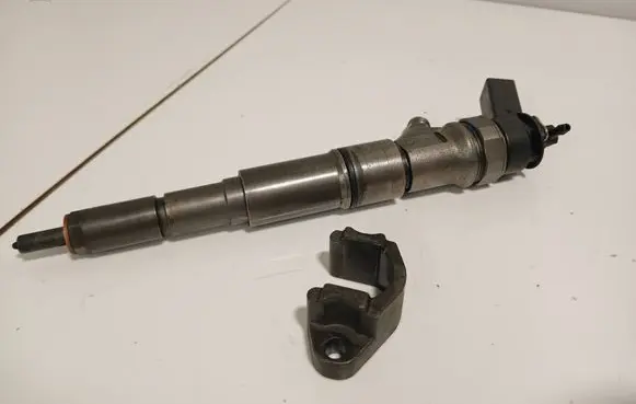 BMW 5 E60 E61 Fuel injector 0445110216 7793836