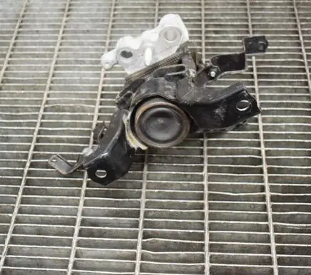 Audi A4 S4 B7 8E 8H Engine mount bracket 