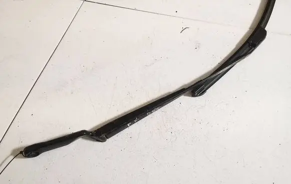 Skoda Octavia Mk1 (1U) Front wiper blade arm 1j1955409a