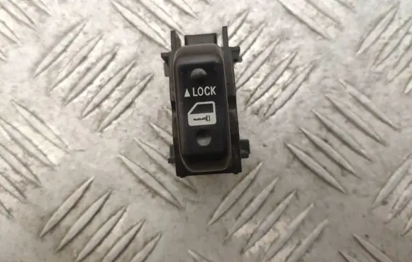 Pontiac Vibe Central locking switch button 