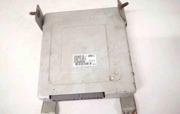 Mazda 323 Engine control unit/module Z5B518881C E2T86886