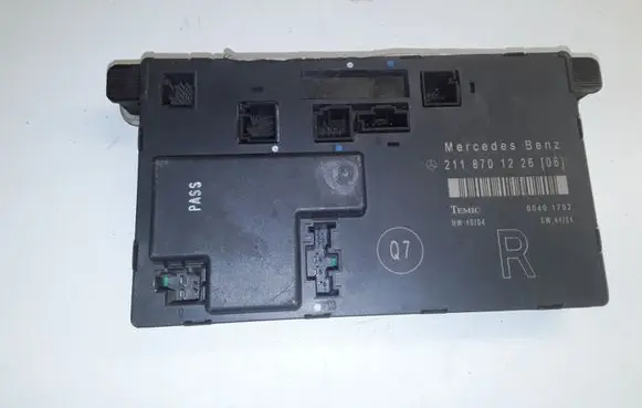 Mercedes-Benz E W211 Door control unit/module 2118701226 00401702