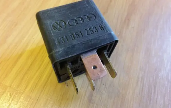 Audi A6 S6 C4 4A Other relay 431951253H