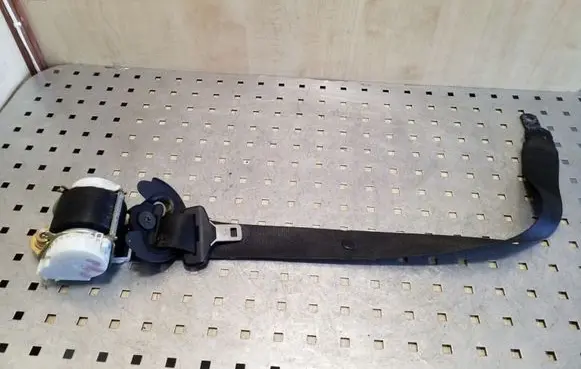 BMW X3 E83 Front seatbelt 33048192