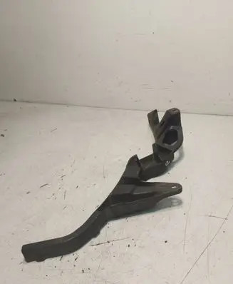 Front bumper mounting bracket