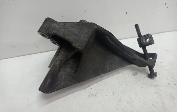 Subaru Legacy Power steering pump mounting bracket 