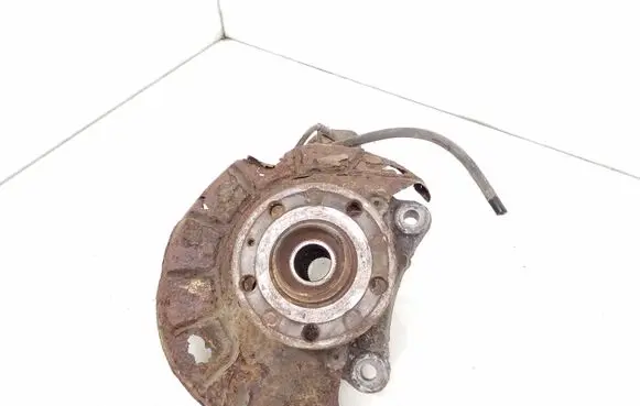 Front wheel hub spindle knuckle