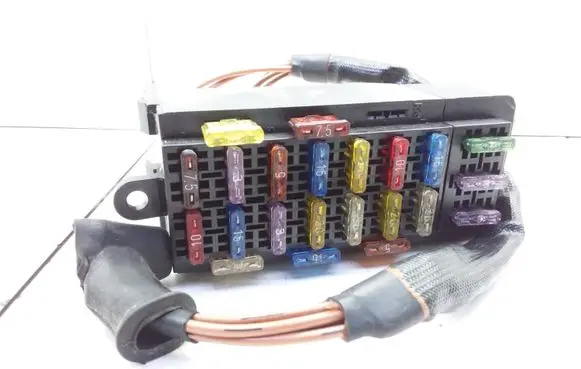 Jaguar XJ X40 Relay mounting block DBC3399 51030034