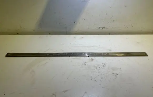 Dodge Challenger Front sill trim cover 82213744 15148