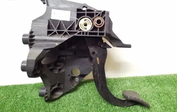Opel Vivaro Brake pedal 81007104181 93459474 465016415R