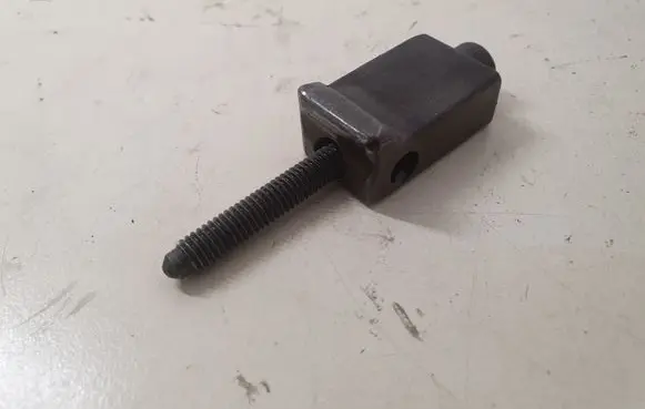 Volkswagen Golf V Fuel Injector clamp holder