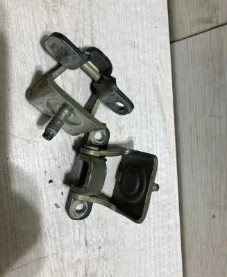 Skoda Octavia Mk3 (5E) Tailgate/trunk/boot hinge 5g6827303