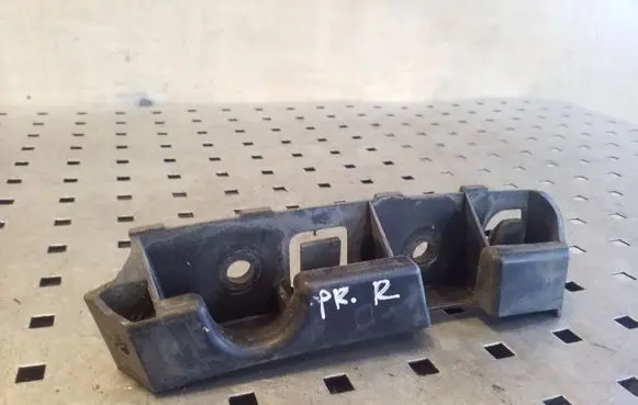 Peugeot 508 Front bumper mounting bracket 9686570480