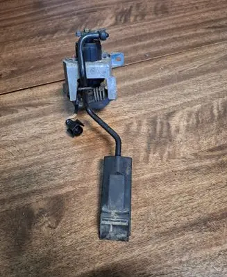 Audi A6 S6 C4 4A Accelerator throttle pedal 4A1721653