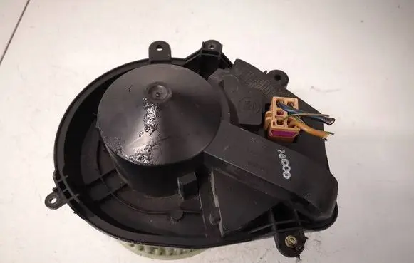 Volkswagen PASSAT B5 Heater fan/blower 8D1820021