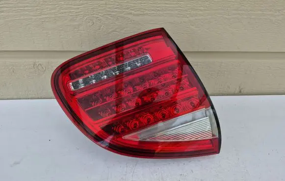 Porsche Cayenne (92A) Tailgate rear/tail lights 7P5945093K