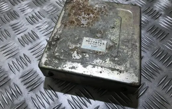 Mitsubishi Galant Engine control unit/module x4t33172 md730765
