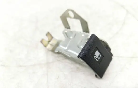 Honda CR-V Fuel tank opening switch 