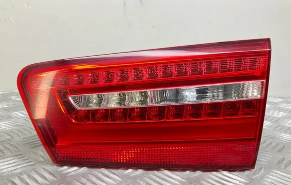 Tailgate rear/tail lights