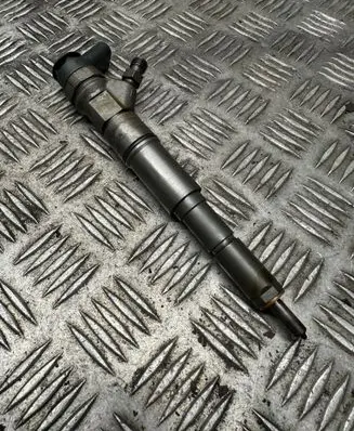 BMW 5 E60 E61 Fuel injector 7794652