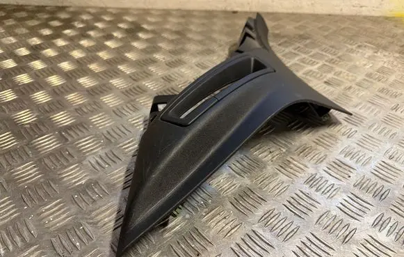 Volvo XC90 (D)pillar trim (top) 31389176