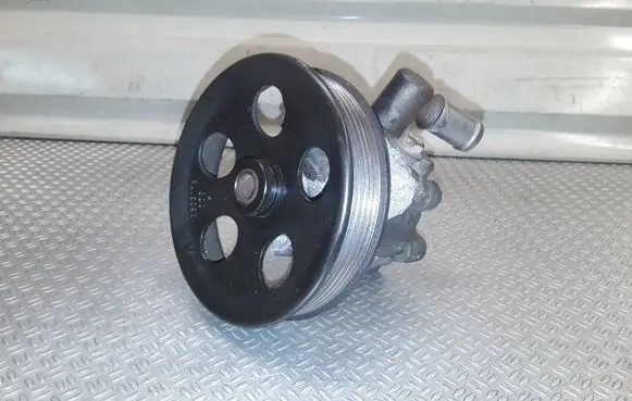 Opel Insignia A Power steering pump 13273782