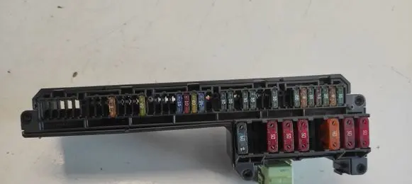 BMW 5 E60 E61 Fuse module 15613290