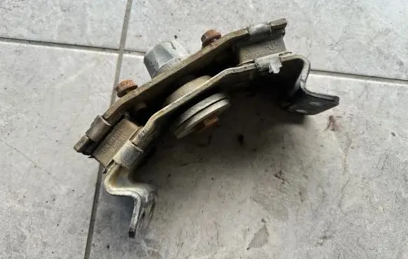 Volkswagen Amarok Gearbox mount 2H0399151D