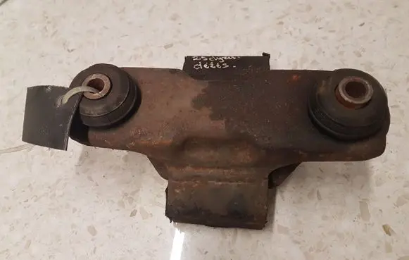 Mitsubishi Pajero Sport I Gearbox mount