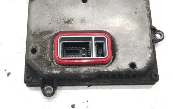 Audi A4 S4 B7 8E 8H Voltage converter/converter module 1307329115