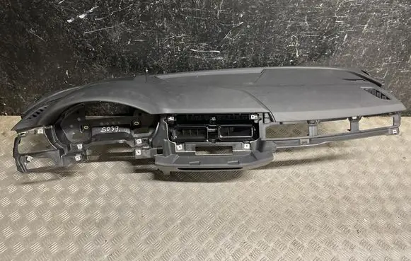Audi A5 Dashboard 8W1858041A