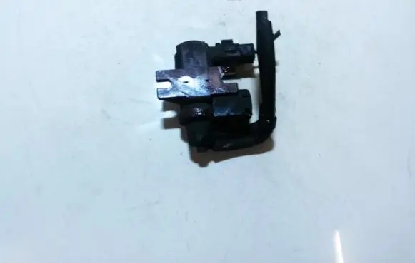 Volvo S40 Turbo solenoid valve 6g9q9e882ca 70177100