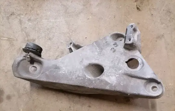 BMW X5 F15 Engine mounting bracket 6859785