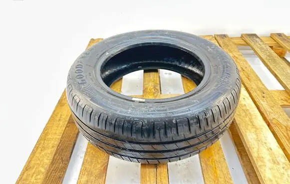 Volkswagen Golf VI R16 summer tire 